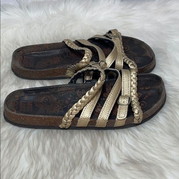 Muk Luks Terri Gold Leather Sandals Strappy Sz 10 - Picture 5 of 6